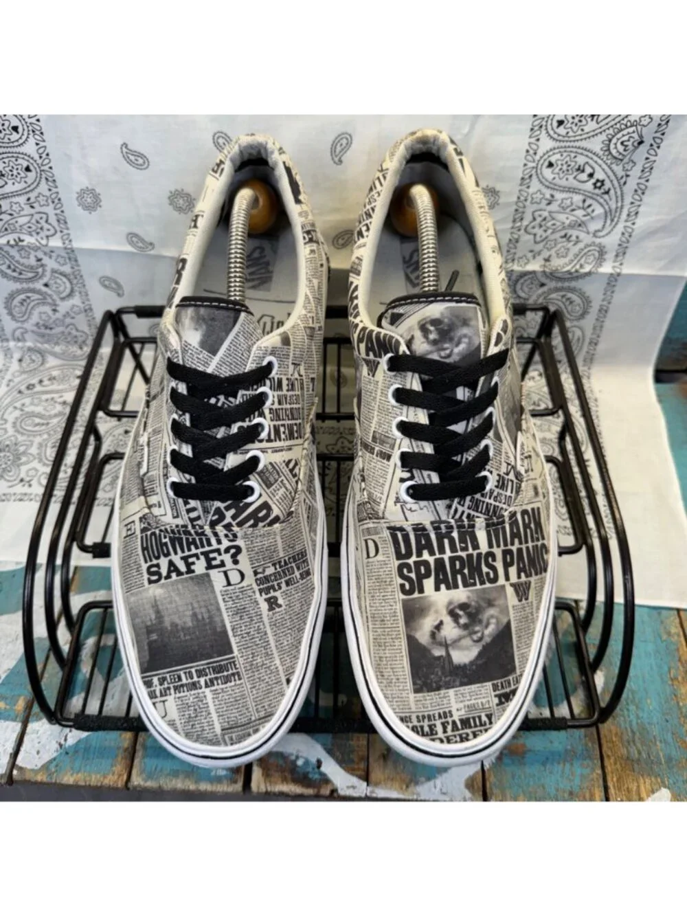 VANS Era Harry Potter Newspaper Print Low Top Sneakers White/Black Mens Sz 13